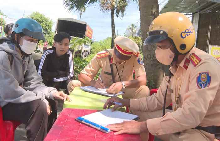  Tăng cường xử lý vi phạm giao thông đối với học sinh (04-03-2024)